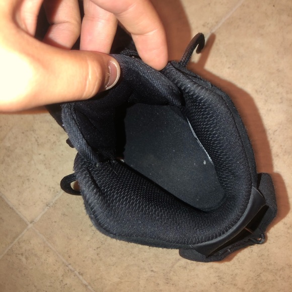 shoes - Picture 2 of 6